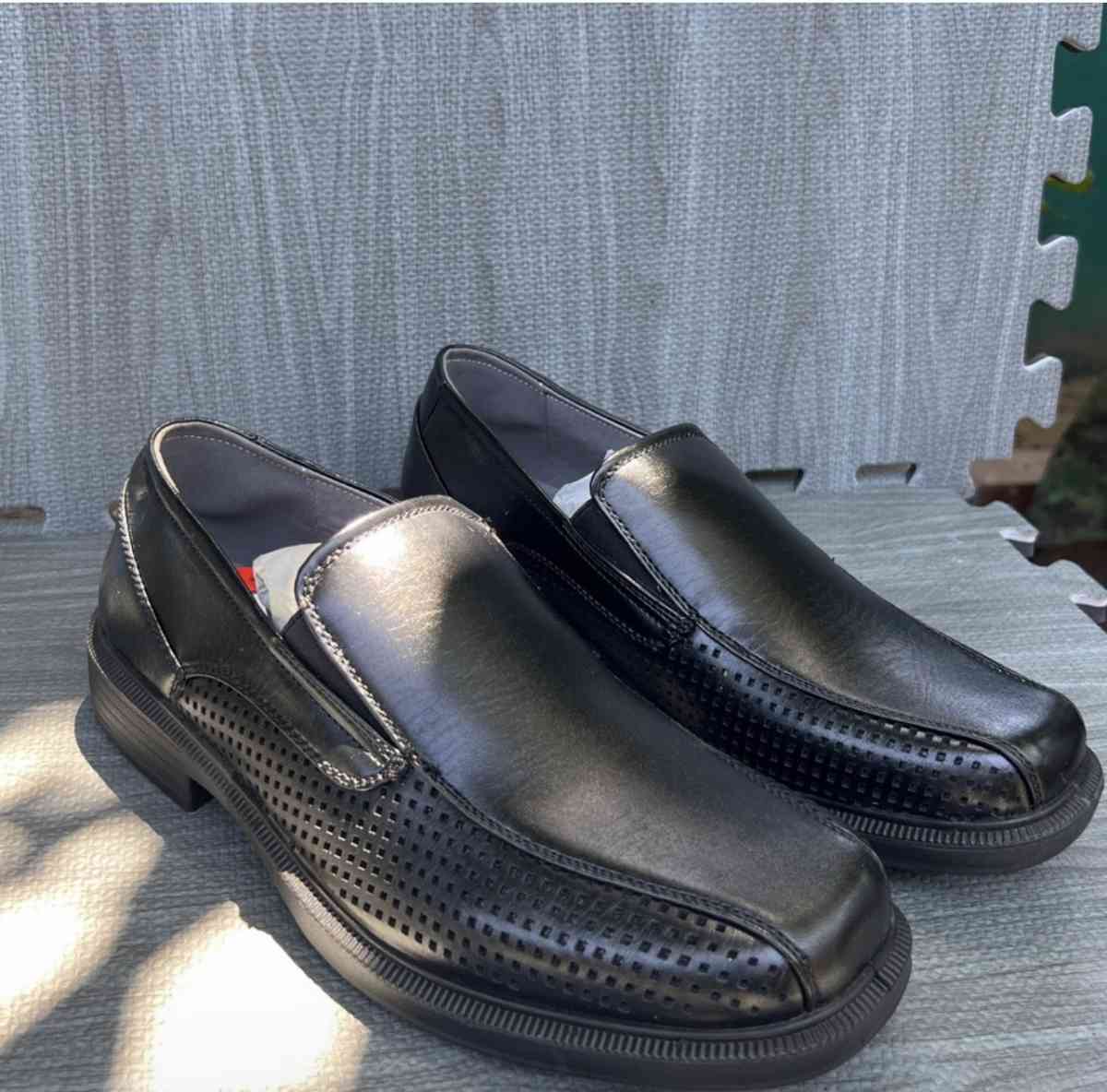 mens loafers size 9W - Huntington Park, California