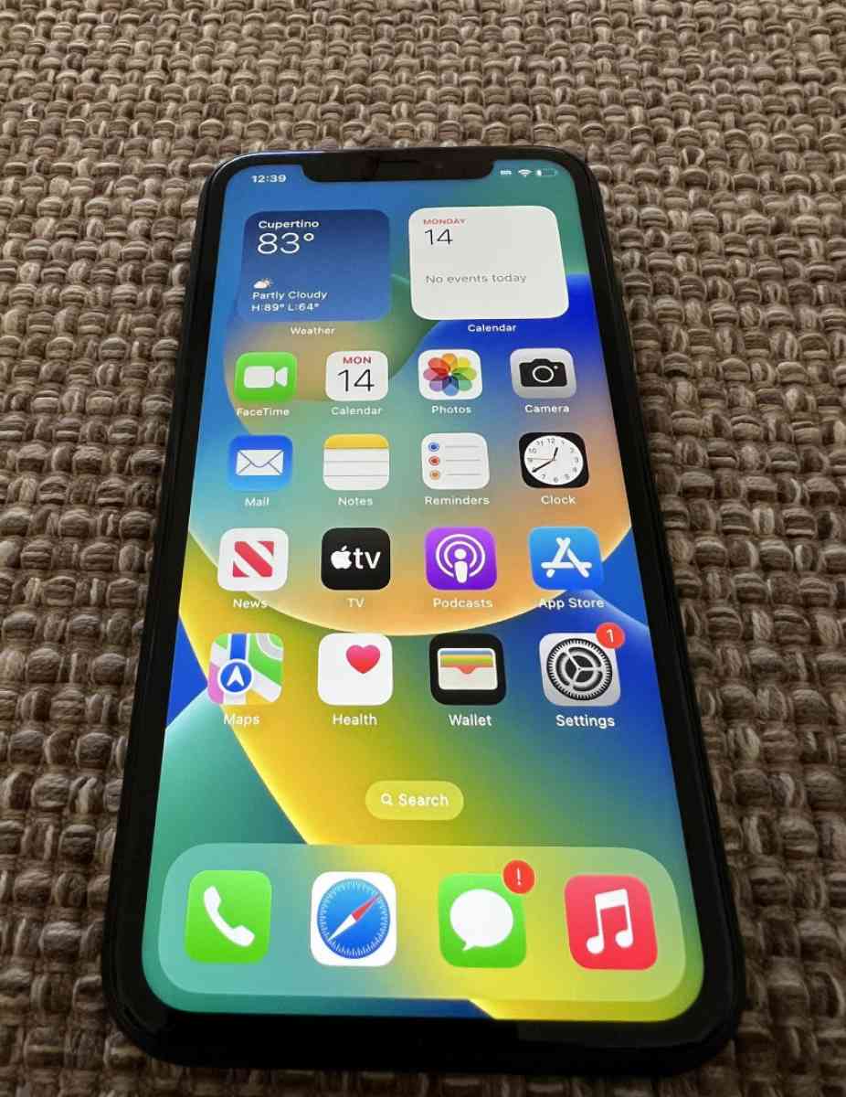 Apple IPhone XR Unlocked - Apple Valley, California - FleaMarketBay