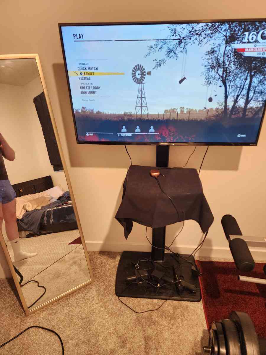 tv stand with shelf - Avondale, Arizona - FleaMarketBay