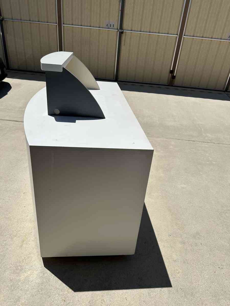 receptionist desk - Bakersfield, California - FleaMarketBay