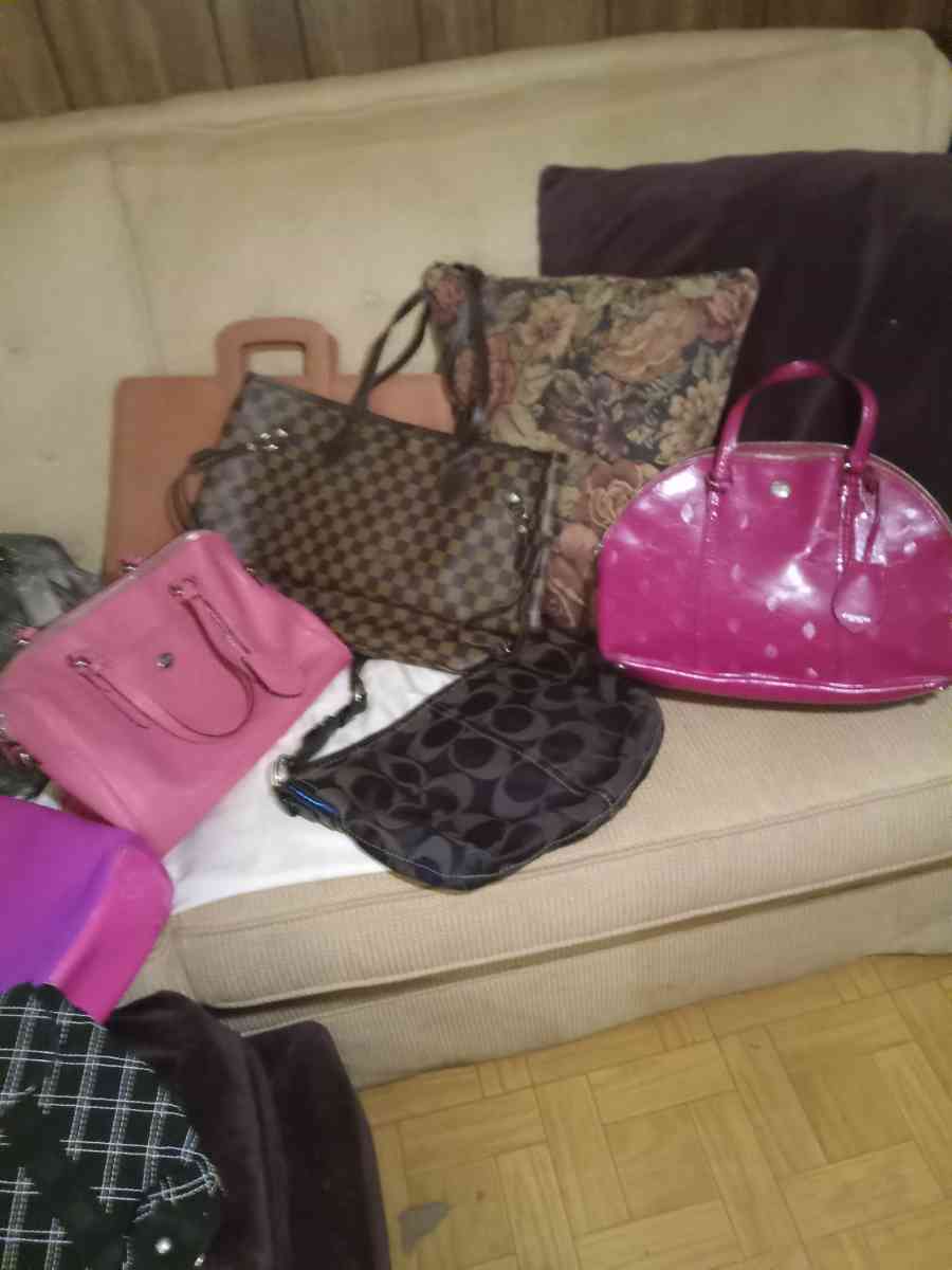 purses wristlet and wallets - Mansfield, Louisiana - FleaMarketBay