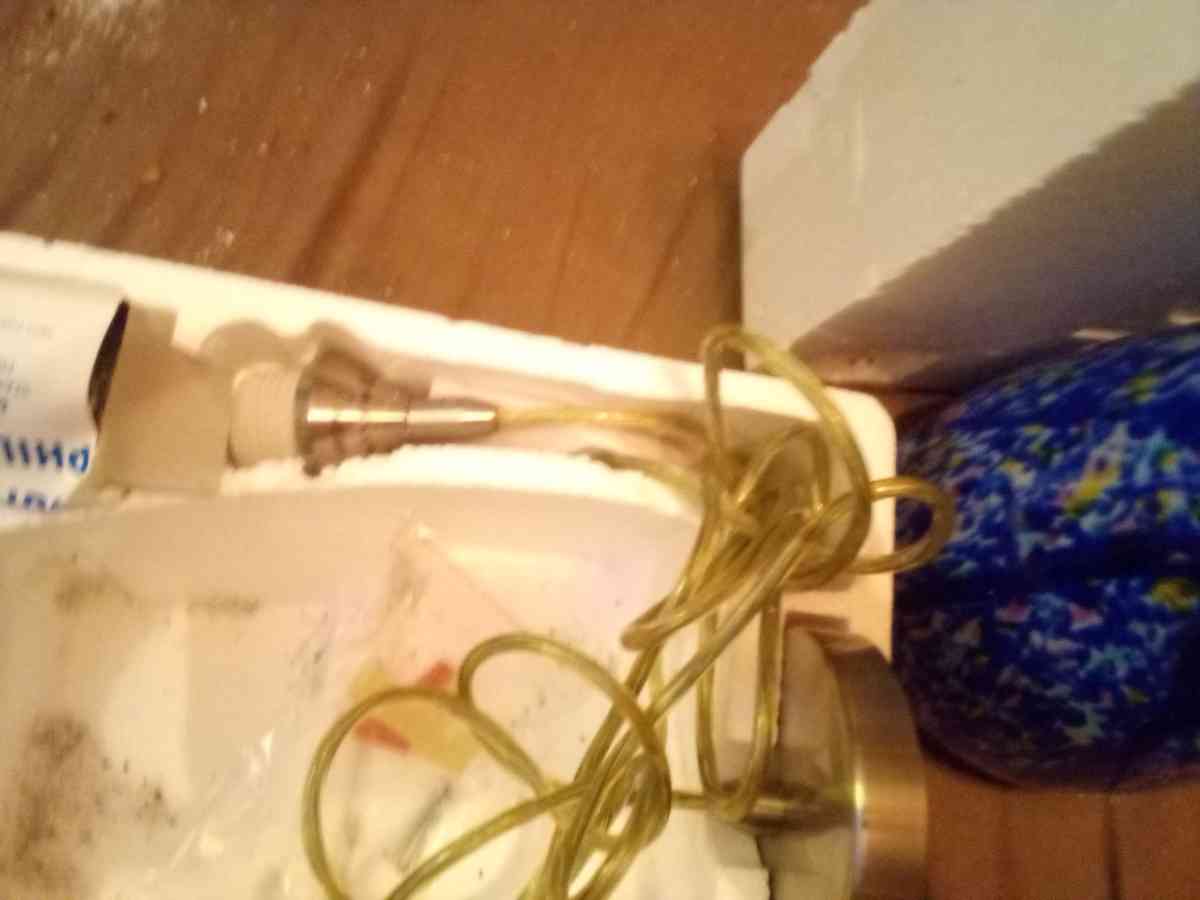 globe light fixture that is hooked up through youre electric - Stonewall, Louisiana - FleaMarketBay