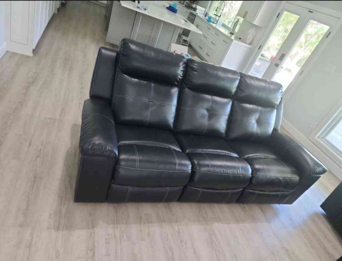 3piece living room  And everything that is in the pictures - Grand Prairie, Texas