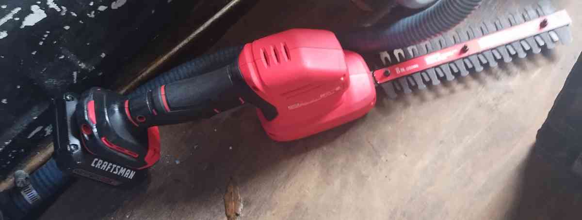 20 v max 8in hedge trimmer - Bradenton, Florida