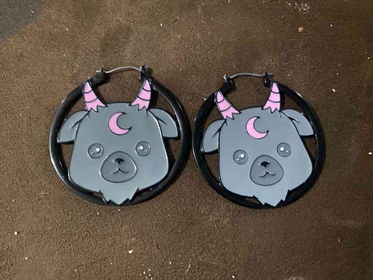 Makeup box  Jewelry Box Earrings - Corning, California