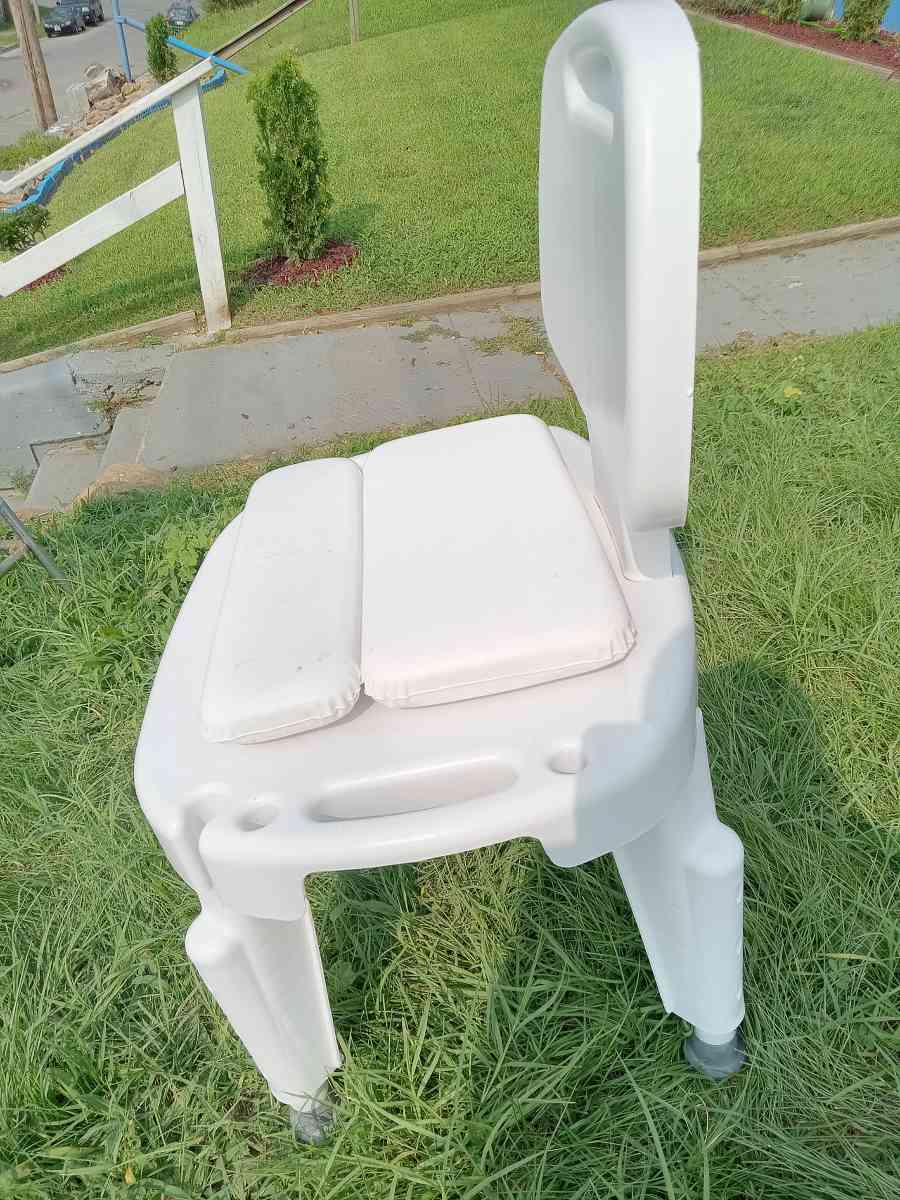 Bathtub Safety Chair - Roanoke, Virginia - FleaMarketBay