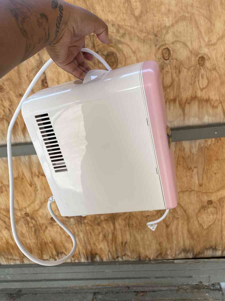 skin care mini fridge - North Hollywood, California - FleaMarketBay
