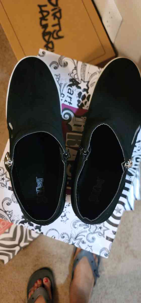 Womens causal Boots - Pensacola, Florida - FleaMarketBay