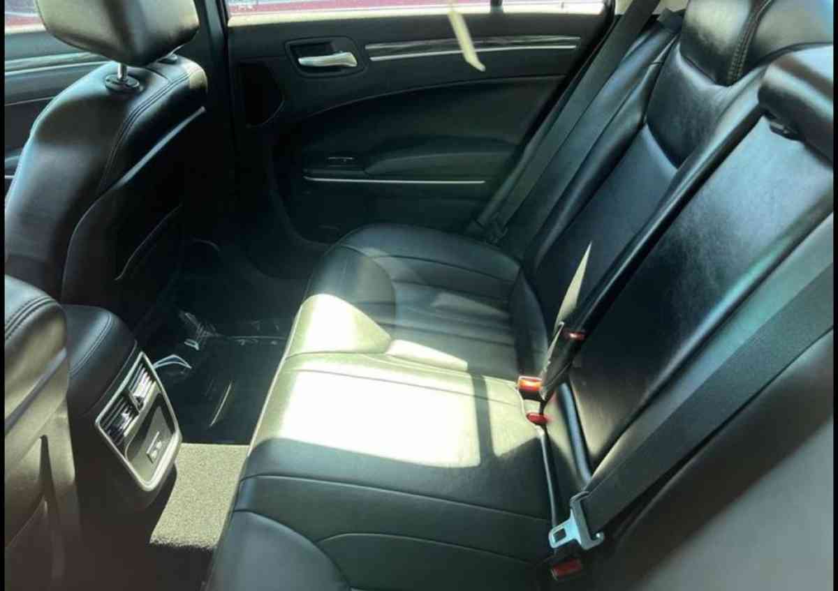 2019 Chrysler 300 89 k millas - Bryan, Texas - FleaMarketBay