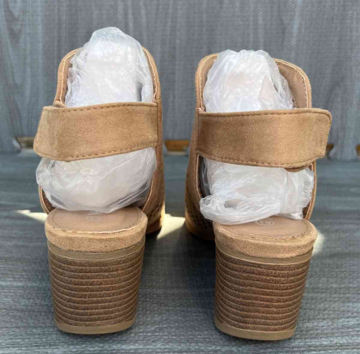 BOOTIES SIZE 6 and a half - Huntington Park, California - FleaMarketBay