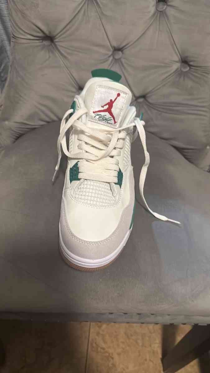 air Jordan 4s pine green - Hialeah, Florida - FleaMarketBay