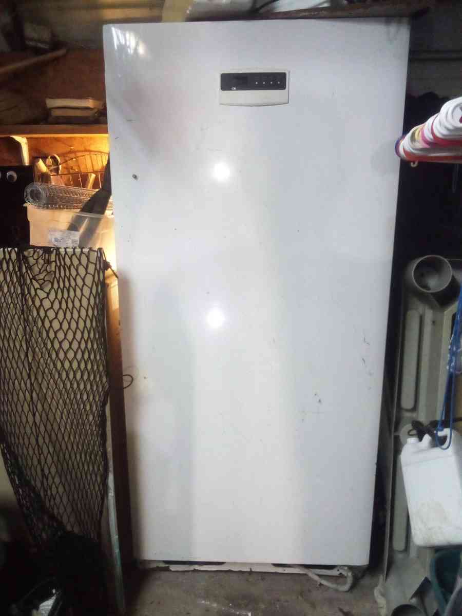 stand up freezer - Elizabethton, Tennessee