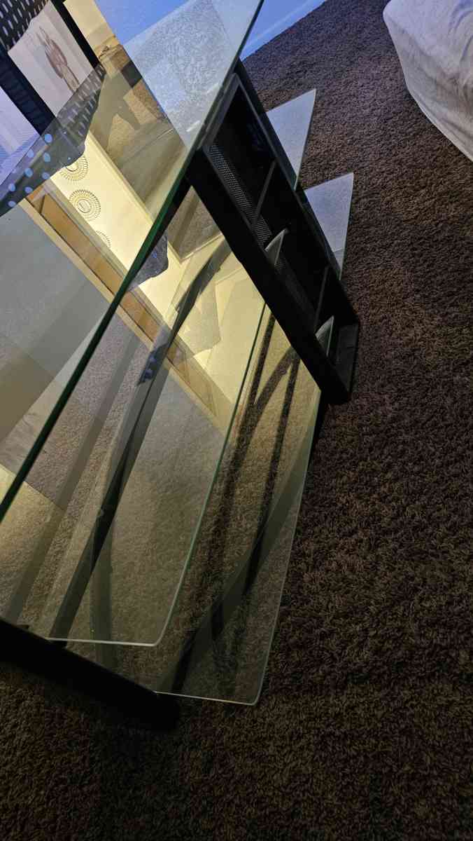 mesa para televisin - Rialto, California - FleaMarketBay