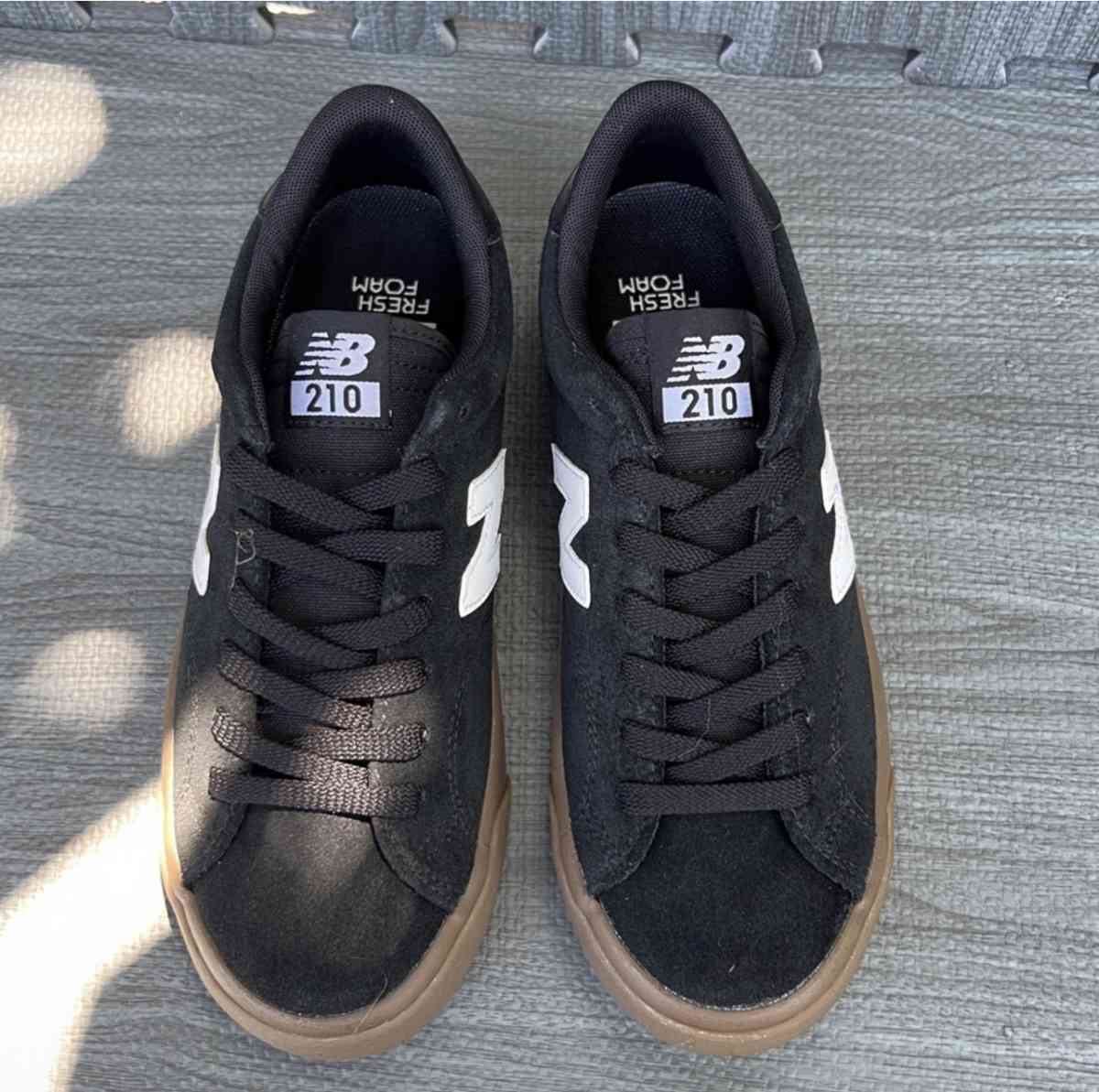 new balance MENS size 4 - Huntington Park, California - FleaMarketBay