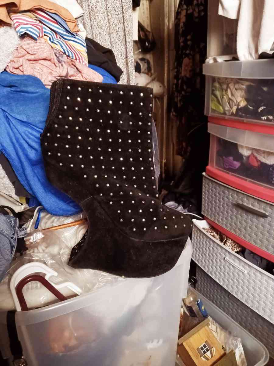 ladygaga black suade heels - Mesquite, Texas - FleaMarketBay