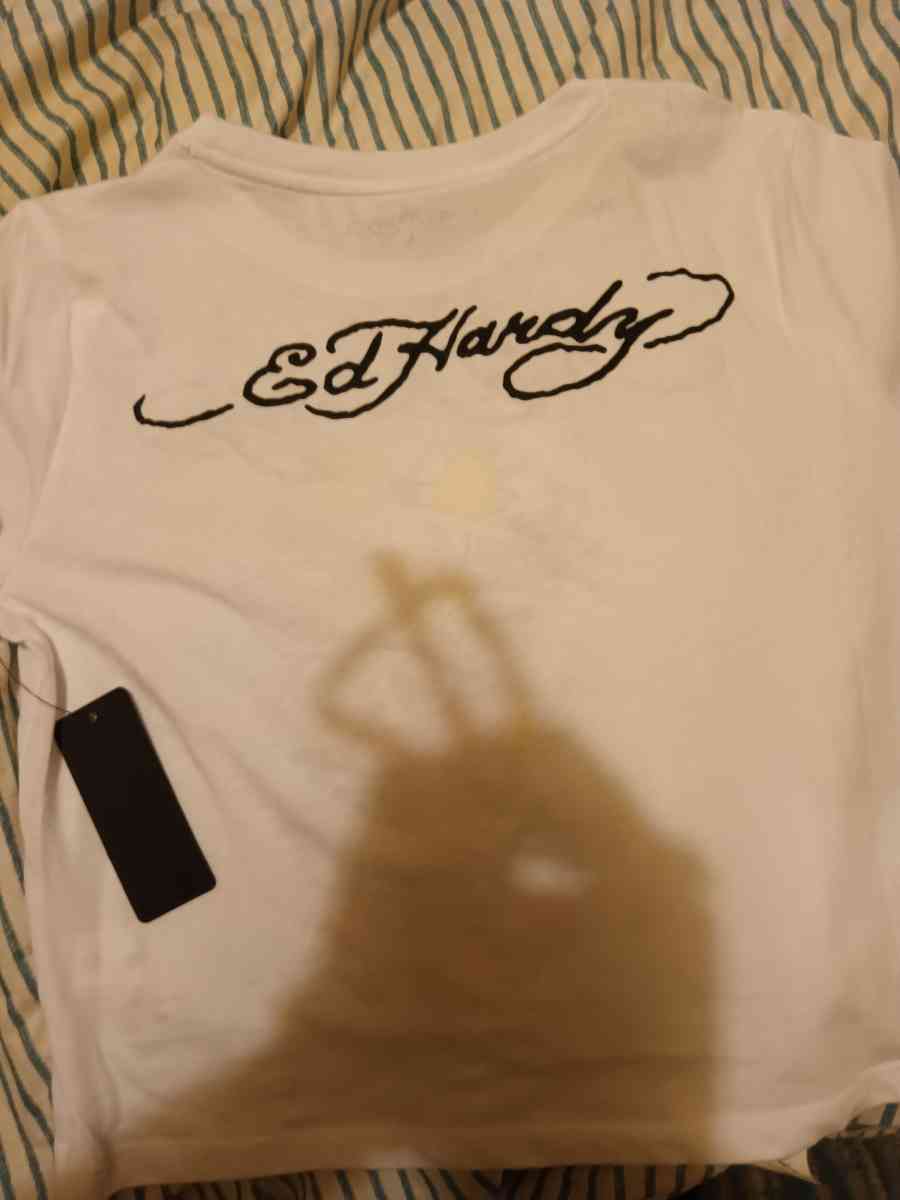 Ed Hardy tshirt size large womens - Pocatello, Idaho - FleaMarketBay