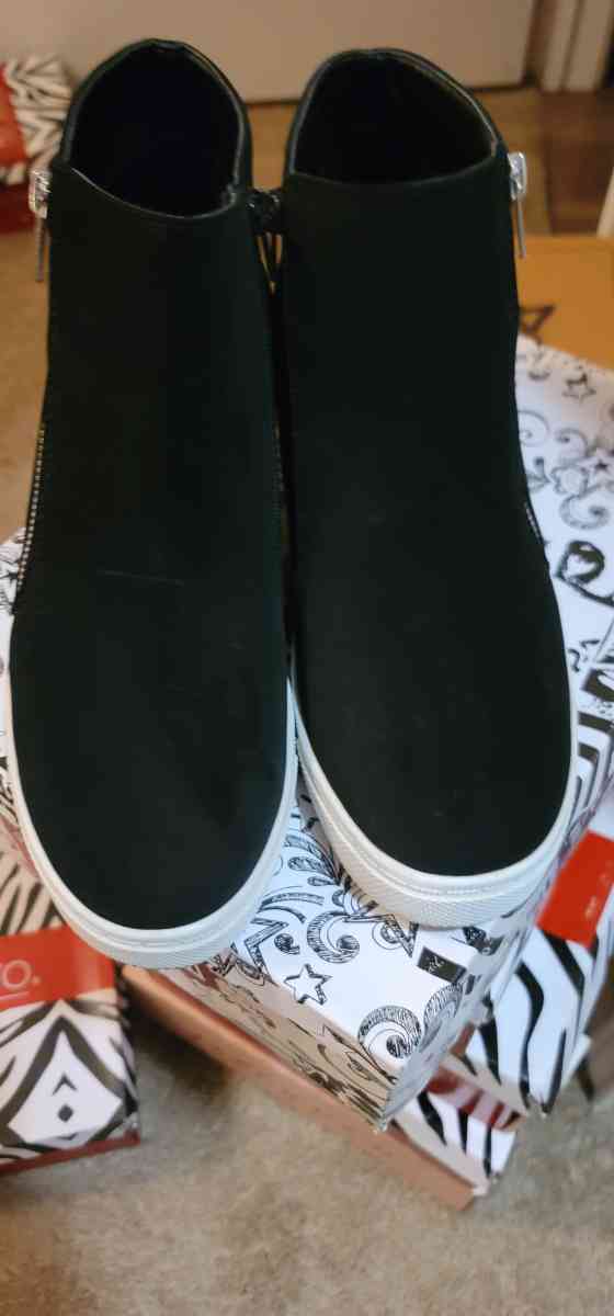 Womens causal Boots - Pensacola, Florida - FleaMarketBay