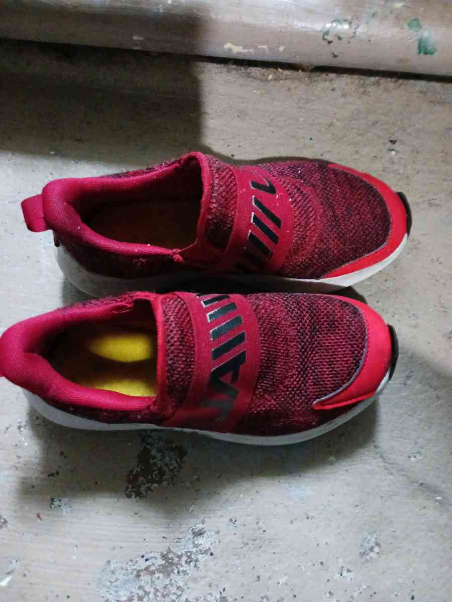 Under Armour Surge 3 Slip On boys  Running Shoes - Baxter, Minnesota - FleaMarketBay