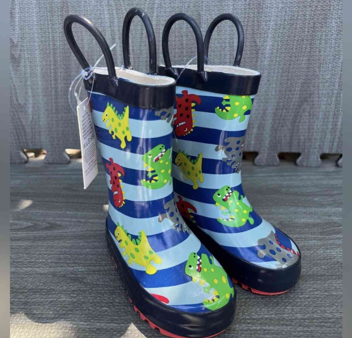 kids rain boots size 5 - Huntington Park, California - FleaMarketBay