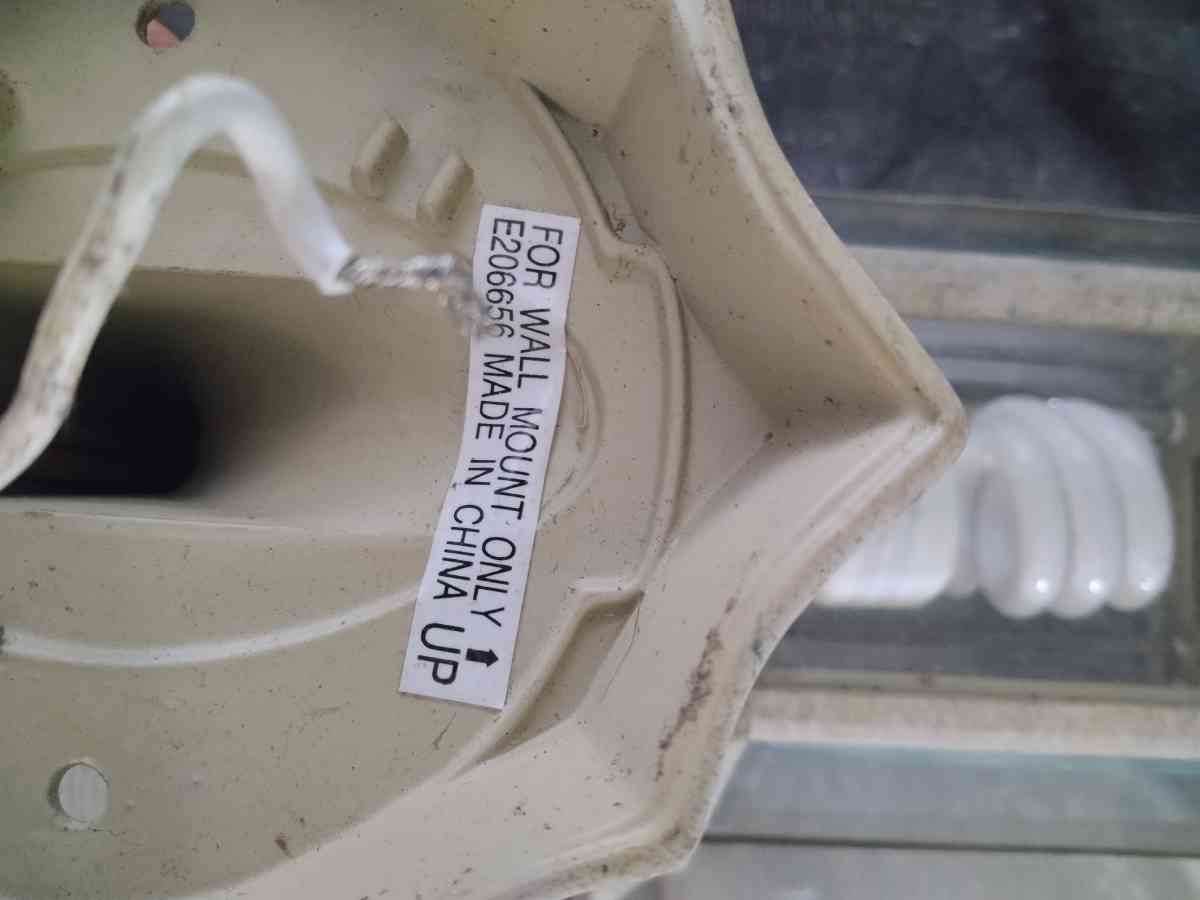 outside light - Meriden, Connecticut - FleaMarketBay