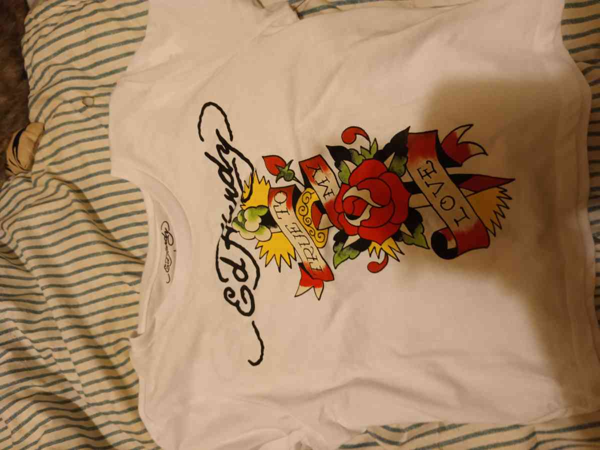 Ed Hardy tshirt size large womens - Pocatello, Idaho - FleaMarketBay