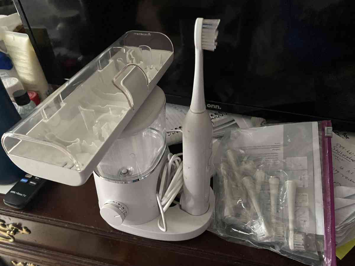 Water pik sonic 2 brand new never been used - Claremont, California - FleaMarketBay