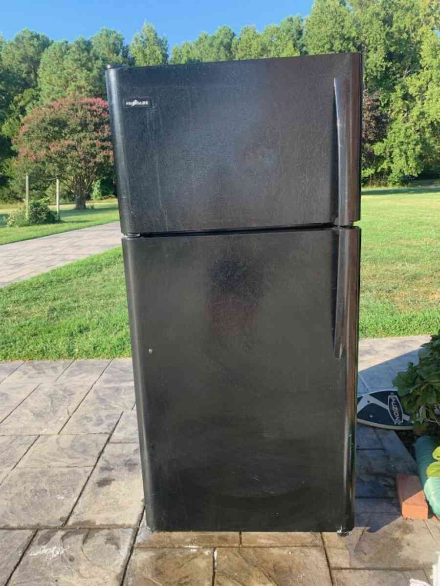 refrigerator - California, Maryland - FleaMarketBay