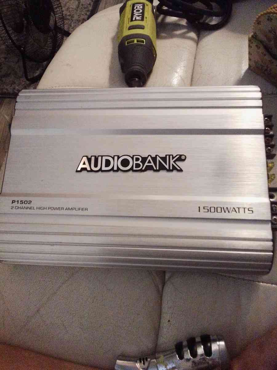 audiomax 1500 watt amp - Hudson, Florida