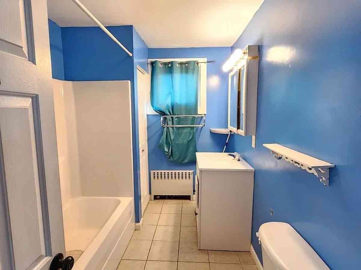 Apartment for Rent - Fall River, Massachusetts - FleaMarketBay