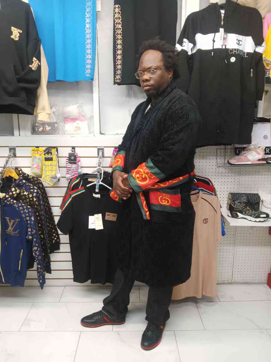 unisex Gucci robe M and XL - Norfolk, Virginia - FleaMarketBay