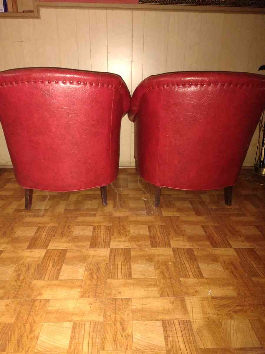 beautiful leather chairs - Chicago, Illinois - FleaMarketBay