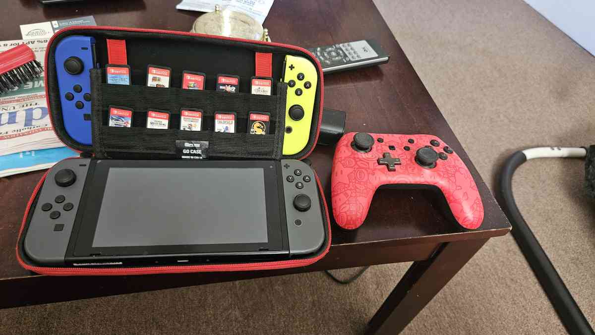 Nintendo Switch 3 controllers and 10 games - Whitehall, Pennsylvania