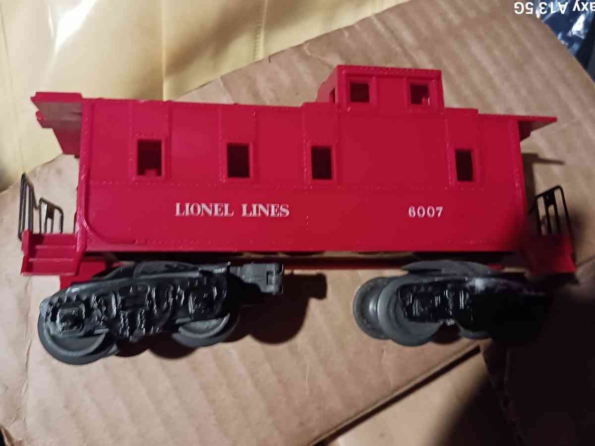 Lionel train cars and engine - Chesterton, Indiana - FleaMarketBay