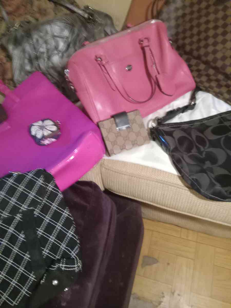 purses wristlet and wallets - Mansfield, Louisiana - FleaMarketBay