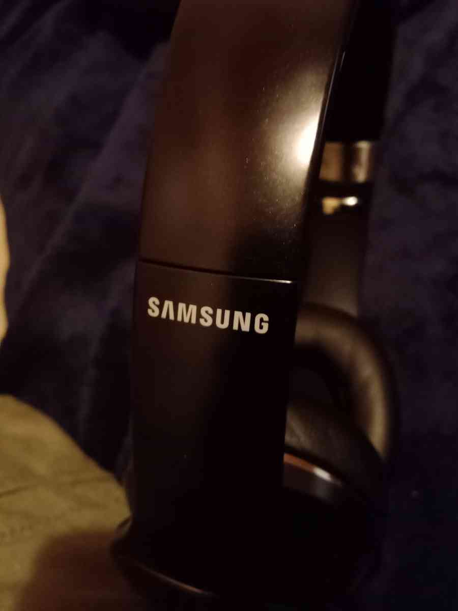 Samsung level on wired portable one ear headphones 35mm jack - Detroit, Michigan