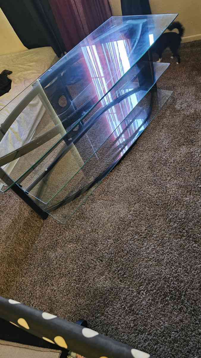 mesa para televisin - Rialto, California - FleaMarketBay