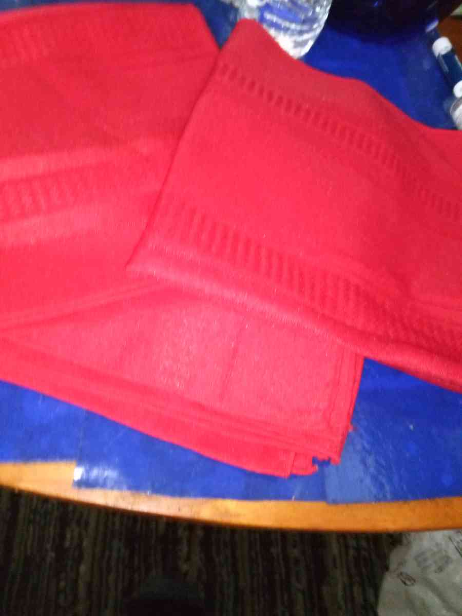 8 Red Linen napkins - Pawtucket, Rhode Island - FleaMarketBay