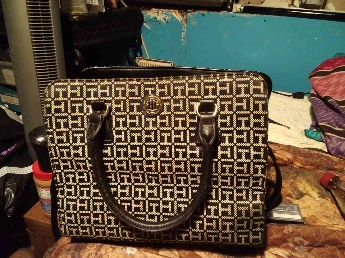 TOMMY HILFIGER PURSE - Dallas, Texas