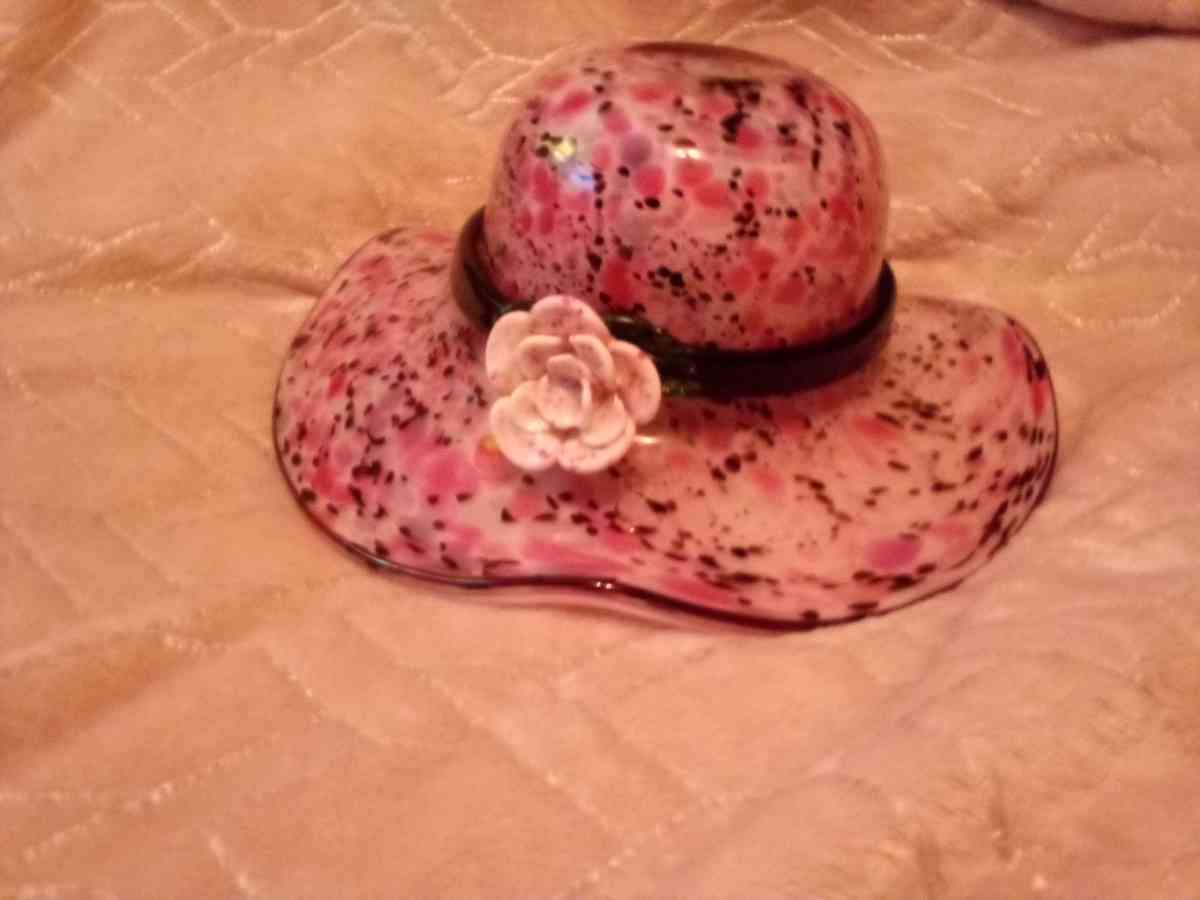 A woman flower pink bowl hat it real nice - Stonewall, Louisiana - FleaMarketBay