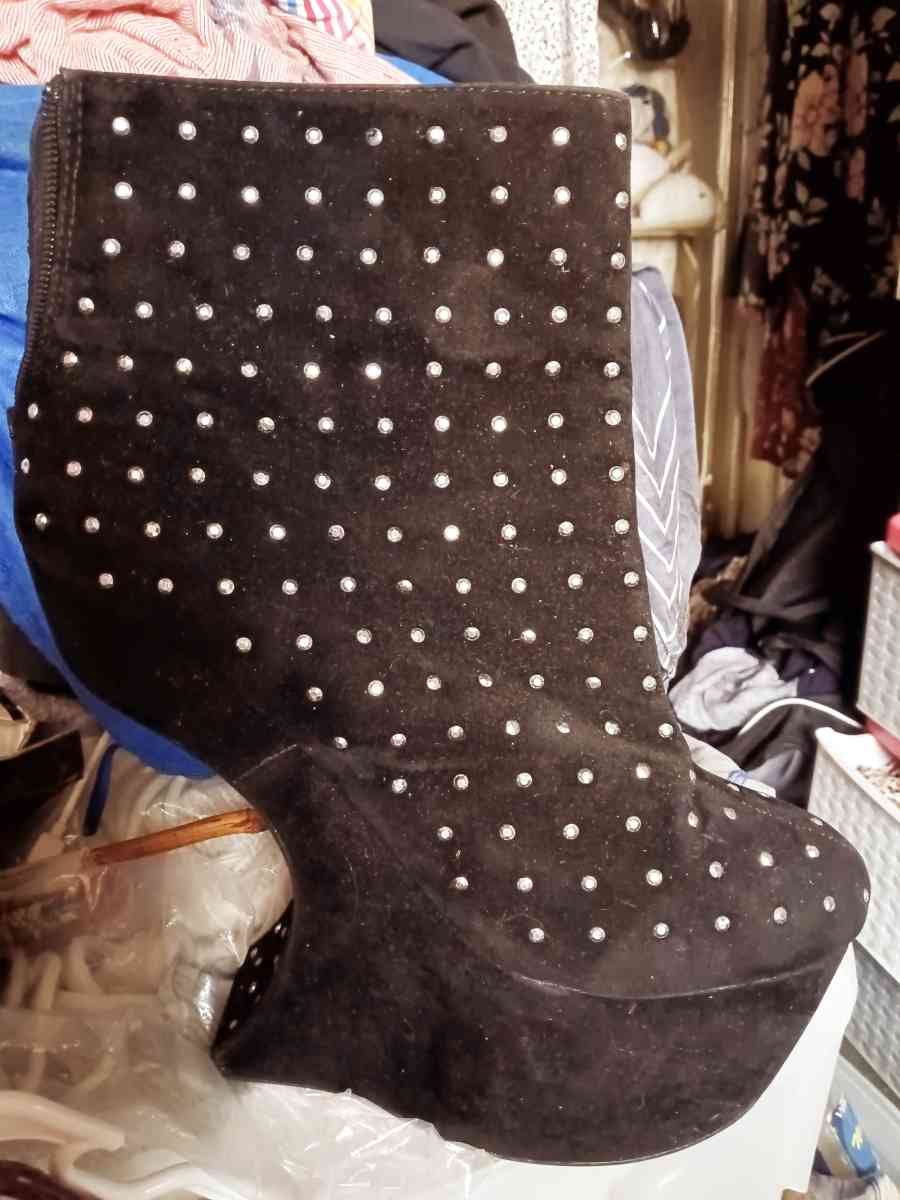 ladygaga black suade heels - Mesquite, Texas - FleaMarketBay