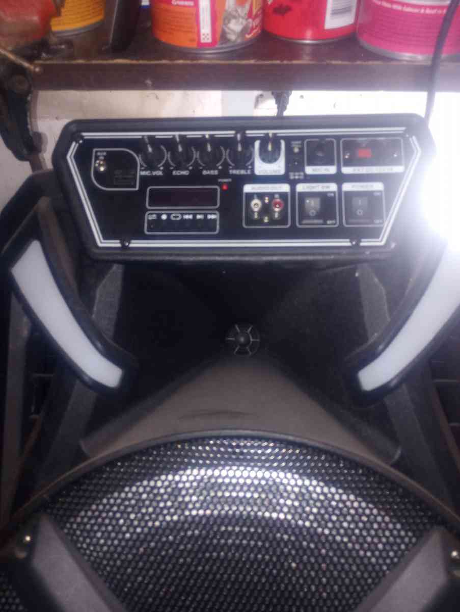 its a prestige amfm with lights etc music box - Adelanto, California