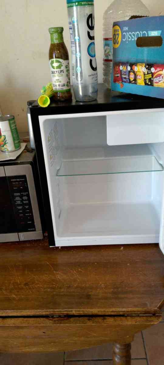 mini refrigerator brand new never used - Barstow, California - FleaMarketBay
