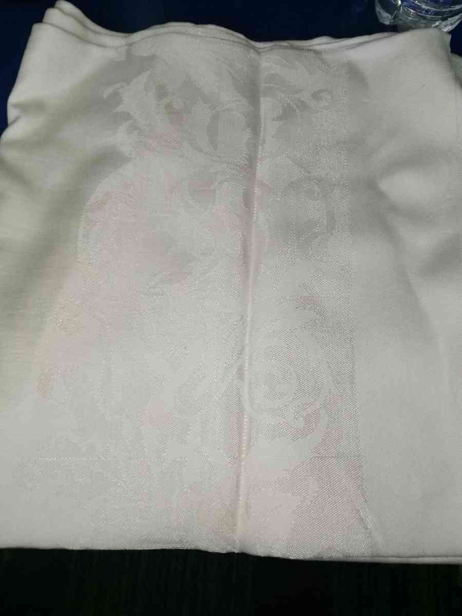 Vintage Linen Tablecloth and 8 napkins - Pawtucket, Rhode Island - FleaMarketBay