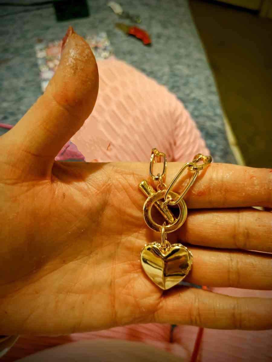 heart chain locket necklace - Pocatello, Idaho - FleaMarketBay