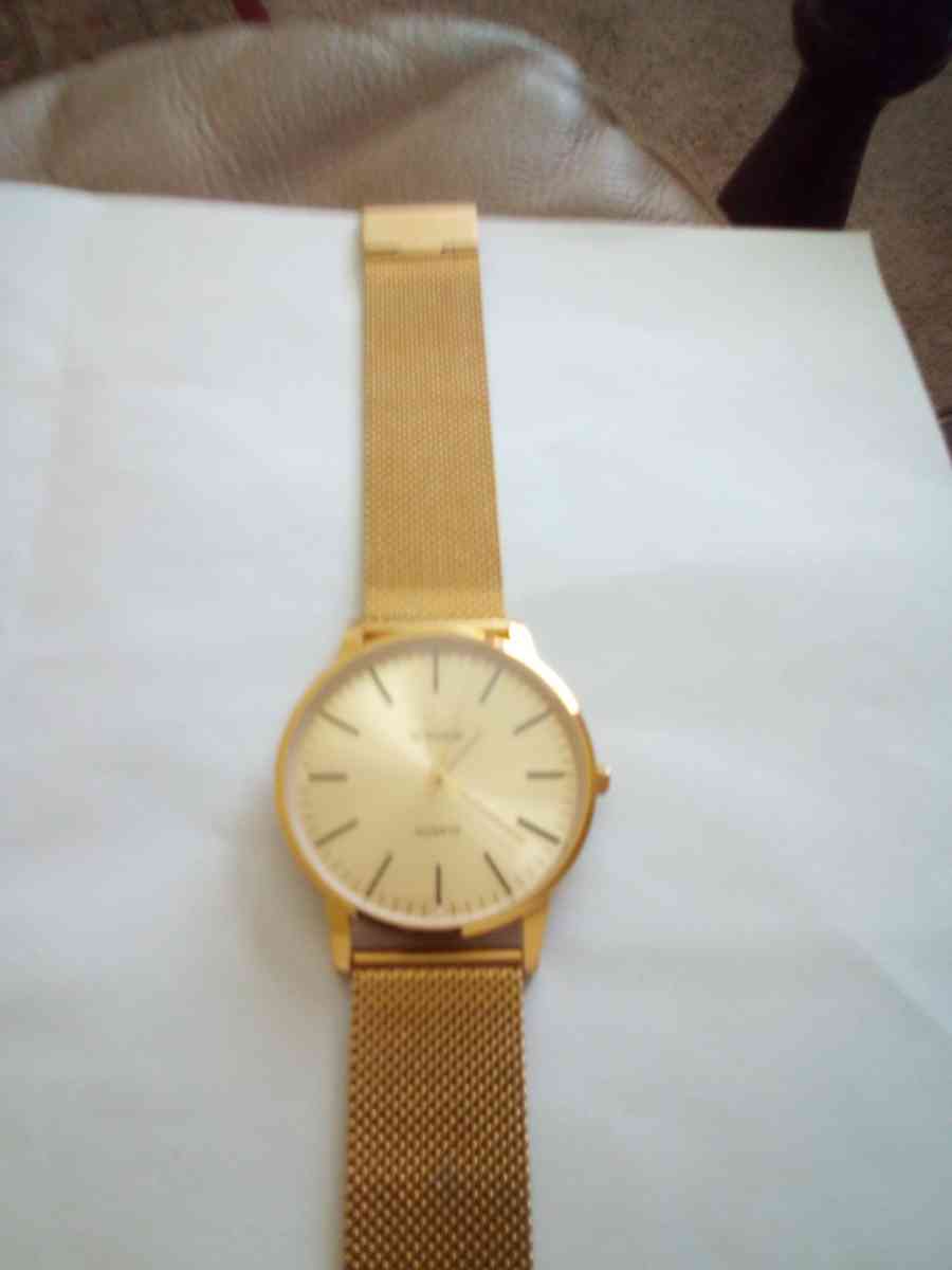 beautiful gold watch water proof 24 ca - Fort Oglethorpe, Georgia