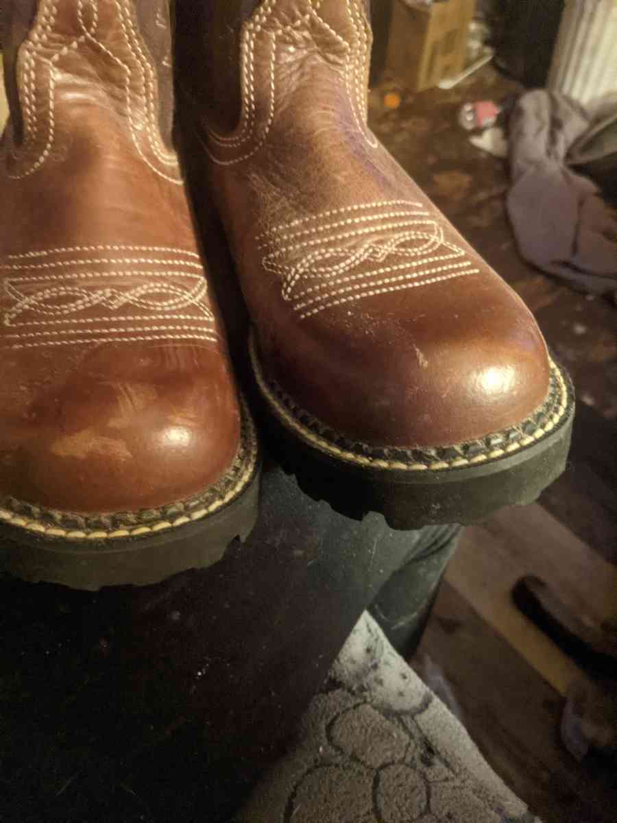 Womans like new Ariat boots - Fenwick, Michigan - FleaMarketBay