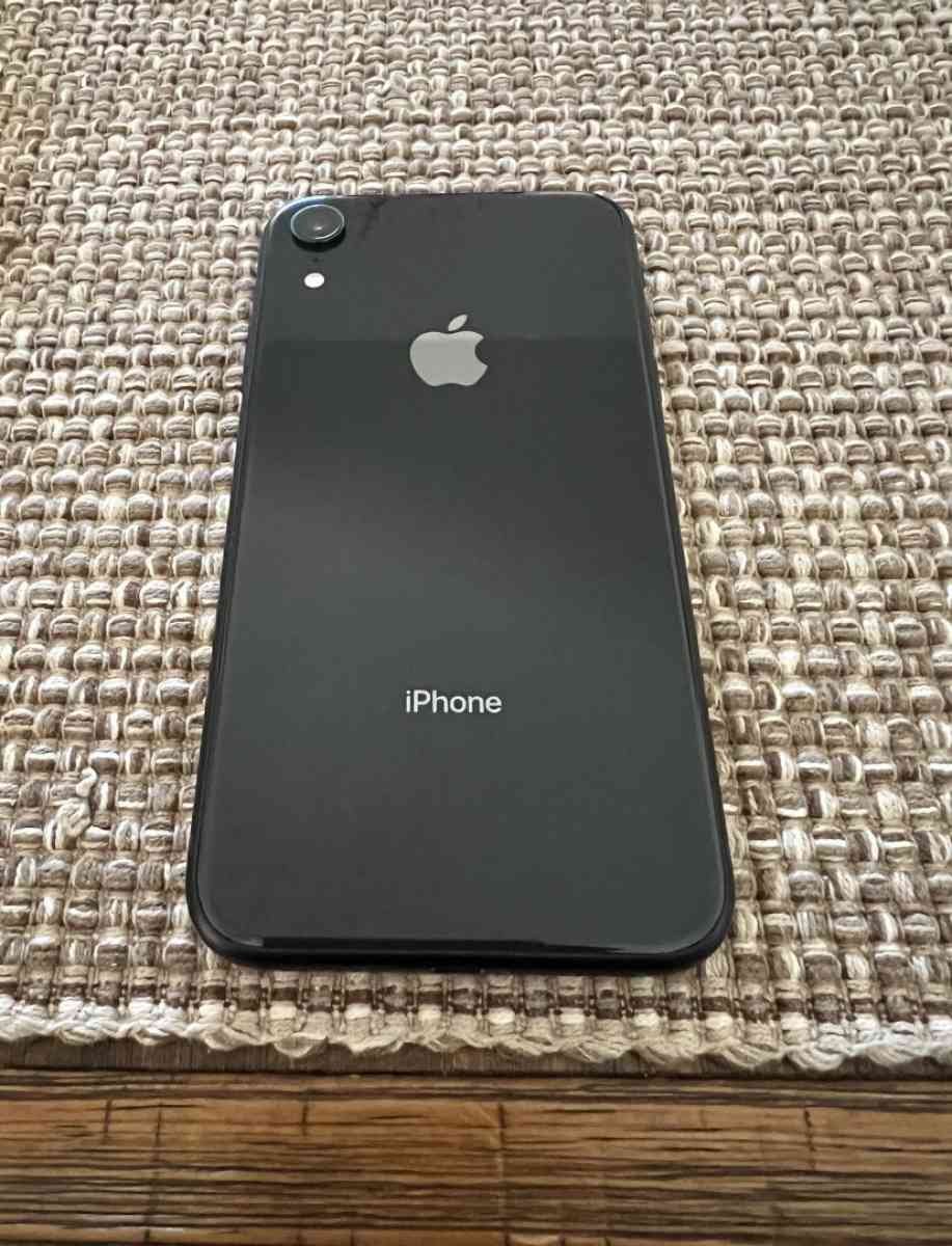 Apple IPhone XR Unlocked - Apple Valley, California - FleaMarketBay