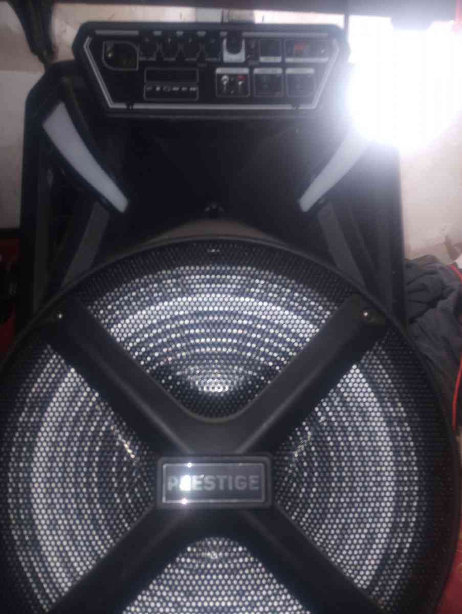 its a prestige amfm with lights etc music box - Adelanto, California - FleaMarketBay