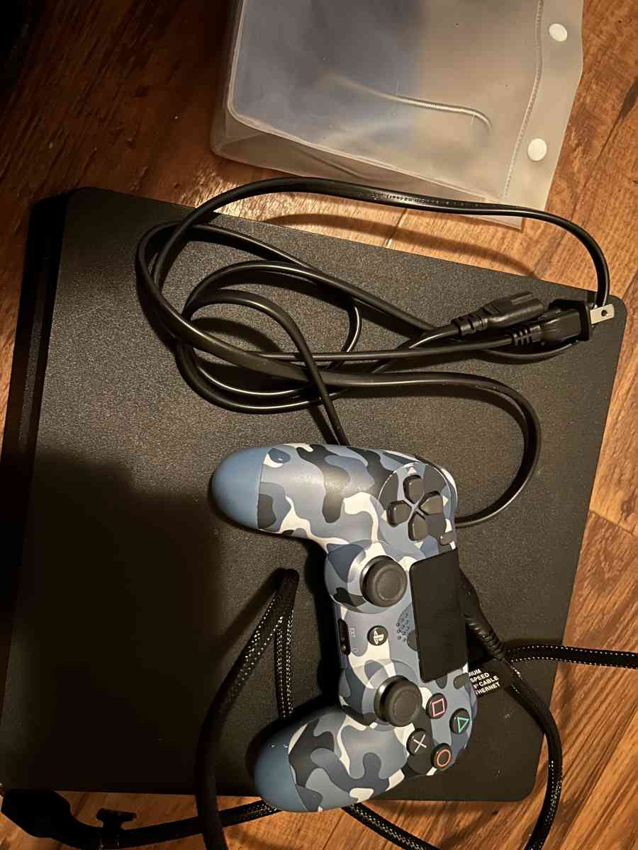ps4 w game and a blue controller trades or cash pls lmk text - Smyrna, Georgia