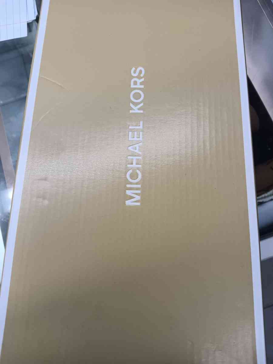 mk slides sizes 9 and 10 - Norfolk, Virginia - FleaMarketBay